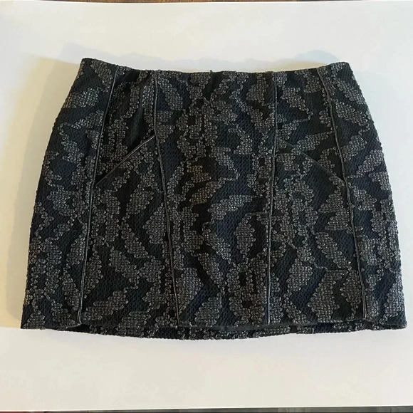 Maje Mini Skirt embroidery detailing - Picture 4 of 14